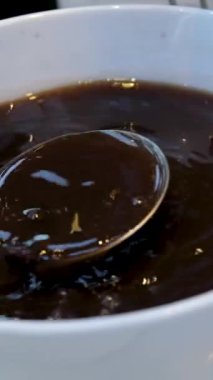 Fasulye ezmeli puding. Otantik Che Thai Vietnam meyveli kokteyli içmek için sıvı yapışkan katkı maddeleri. Vietnam fasulyesi tatlısı.