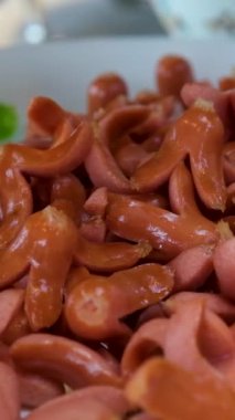 Japon Domuz Sosisi. Sosisli börekler haşlanmış ahtapot sosisi yemeye hazır.