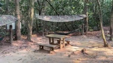 Vietnam Savaşı sırasında Cu Chi tünellerindeki gerilla kampının görüldüğü yer artık turistik bir yer. Seyahat konsepti. Cu Chi, Viet Nam Cu Chi 