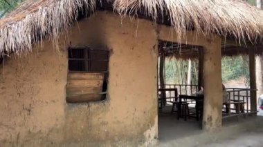 1979 'da Cu Chi, Vietnam' da ulusal tarihi bir yer olarak kabul edilen Cu Chi tünellerinin merkezindeki özgürleştirilmiş bölgenin yeniden canlandırılması