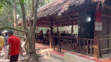 Vietnam Savaşı sırasında Cu Chi tünellerindeki gerilla kampının görüldüğü yer artık turistik bir yer. Seyahat konsepti. Cu Chi, Viet Nam Cu Chi 06.06.2024