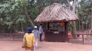 Vietnam Savaşı sırasında Cu Chi tünellerindeki gerilla kampının görüldüğü yer artık turistik bir yer. Seyahat konsepti. Cu Chi, Viet Nam Cu Chi 06.06.2024