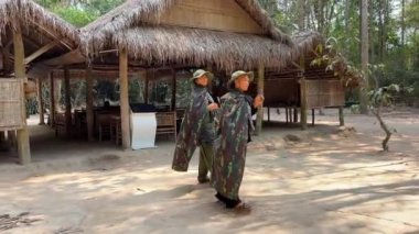 Vietnam Savaşı sırasında Cu Chi tünellerindeki gerilla kampının görüldüğü yer artık turistik bir yer. Seyahat konsepti. Cu Chi, Viet Nam Cu Chi 