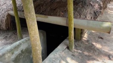 Vietnam Savaşı sırasında Cu Chi tünellerindeki gerilla kampının görüldüğü yer artık turistik bir yer. Seyahat konsepti. Cu Chi, Viet Nam Cu Chi 