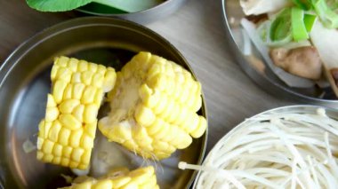 Tabaktaki sebzeler sağlıklı yemek konsepti. Çorba ya da güveç için taze doğranmış malzemeler. Yüksek kalite 4k görüntü