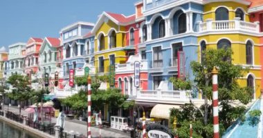 Grand World Phu Quoc, Kien Giang Eyaleti, Vietnam Grand World Phu Quoc. VN, Kien Giang bölgesindeki ünlü eğlence, eğlence ve alışveriş merkezi. Yüksek kalite 4k
