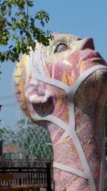 Grand World Phu Quoc Pearl Island manzaralı güzel yerlerin eşsiz mimarisidir. Venedik İtalya 'daki gibi renkli binalar