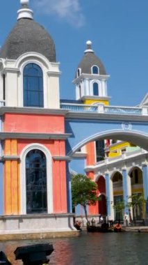 Grand World Phu Quoc Pearl Island manzaralı güzel yerlerin eşsiz mimarisidir. Venedik İtalya 'daki gibi renkli binalar