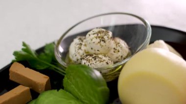 Labane Tarifi yumuşak tart peynirli yoğurt, Yunan yoğurdu, yoğurt peyniri. Yüksek kalite 4k görüntü