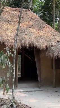 1979 'da Cu Chi, Vietnam' da ulusal tarihi bir yer olarak kabul edilen Cu Chi tünellerinin merkezindeki özgürleştirilmiş bölgenin yeniden canlandırılması