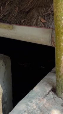 Vietnam Savaşı sırasında Cu Chi tünellerindeki gerilla kampının görüldüğü yer artık turistik bir yer. Seyahat konsepti. Cu Chi, Viet Nam Cu Chi 