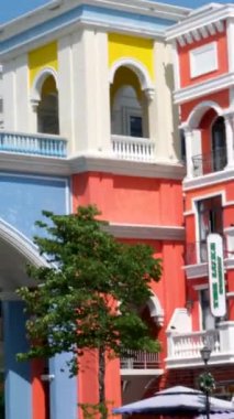Phu Quoc adasındaki Grand World 'de güzel bir sabah, bir sürü renkli ev. Phu Quo Adası Vietnam Büyük Dünya. 