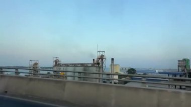 Phu Sabah Köprüsü 'nde. Bu en büyük kablo, Vietnam 'ın Ho Chi Minh şehrinde ekonomik kalkınmayı desteklemek için Saygon Nehri' ni geçerek köprü olarak kaldı. Ho Chi Minh Köprüsü