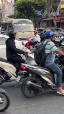 Vietnam Ho Chi Minh Şehri 'nde trafik sıkışık. Vietnam' da birçok insan motosiklet kullanıyor. Motosiklet trafiği yoğun. Ho Chi Minh Şehri Vietnam 07.30. 2024 