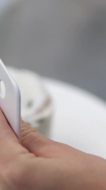 Bento keki çocukların elini yapma süreci. Çocukların doğum günü partisi. Küçük bir hediye tatili. bento kek ustası sınıfı Benta kekleri dekore edildi. 