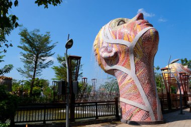 Vietnam 'da Phu Quoc adasında Yeni Şehir Büyük Dünya' yı yontuyor. Parlak güzel heykeller sanat kusursuzluğu Phu Quoc Adası Vietnam 07.17.2024