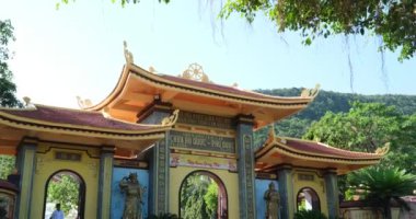 Merkezi giriş kapısı Ho Quoc Pagoda Budist Tapınağı, Phu Quoc Adası, Vietnam, Hindiçin, Güneydoğu Asya, Ho Quoc Pagoda in Phu Quoc 11.10.10.2024
