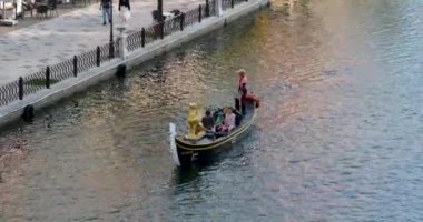 Son gösteriler Kien Giang Eyaleti 'nde boş bir şehir. Meşhur eğlence, eğlence ve alışveriş merkezi. Sıcak ve güneşli bir öğleden sonra. Phu Quoc Adası, Büyük Dünya, Vietnam 10.10.2024