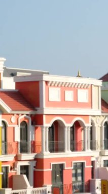 Phu Quoc Adası, Büyük Dünya, Vietnam, en son boş şehir, Kien Giang Eyaleti. Meşhur eğlence, eğlence ve alışveriş merkezi. Sıcak güneşli bir öğleden sonra.