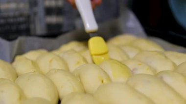 Lahana, balkabağı ve havuçtan turta yapma süreci. Yüksek kalite 4k görüntü