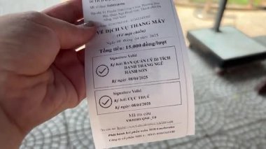 Mermer Dağlar, turistlerin girişi farklı milletlerden insanların Da Nang Vietnam 'daki dağlarda gezintiye çıkmaya çabalaması 04.12.2025