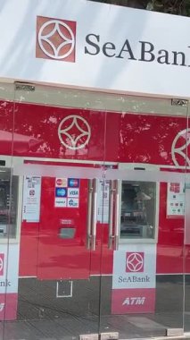 Mermer Dağlar, turistlerin girişi farklı milletlerden insanların Da Nang Vietnam 'daki dağlarda gezintiye çıkmaya çabalaması 04.12.2025