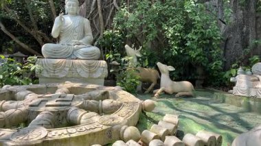 Vietnam 'da Da Nang' daki Mermer Dağ 'da meditasyon yapan bir heykel. Yüksek kalite 4k görüntü