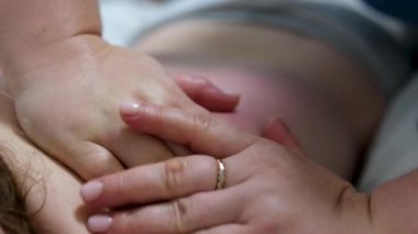 Profesyonel spa masajı, sırt, ayak, vücut masajı. Yüksek kalite 4k görüntü