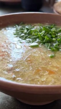Endonezya geleneksel tavuk çorbası ya da soto olarak bilinir. Yumurta çorbası