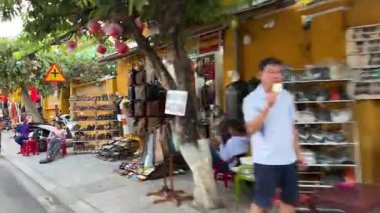 Motosiklet sürüşü, taksi kaçırma, alışveriş merkezleri, turistler... Hoi An City Vietnam 'da turist evleri... 05.02.2025