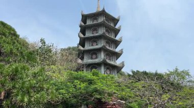 Da Nang, Vietnam, Asya Mermer Dağları 'nın Arkaplan' da gözler önüne serilen manzarası. Yüksek kalite 4k görüntü