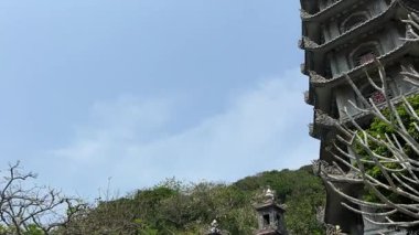 Da Nang, Vietnam, Asya Mermer Dağları 'nın Arkaplan' da gözler önüne serilen manzarası. Yüksek kalite 4k görüntü