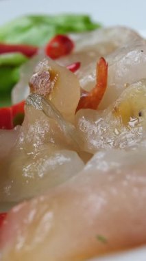 Vietnam usulü baharatlı dürüm nem Rice et salatası Biftek Rendang ve haşlanmış yumurta Otantik Geleneksel Endonezya, Malezya Gıda Stili ünlü köri yemeği tarifi Kaffer, chili. Yüksek kalite 4k