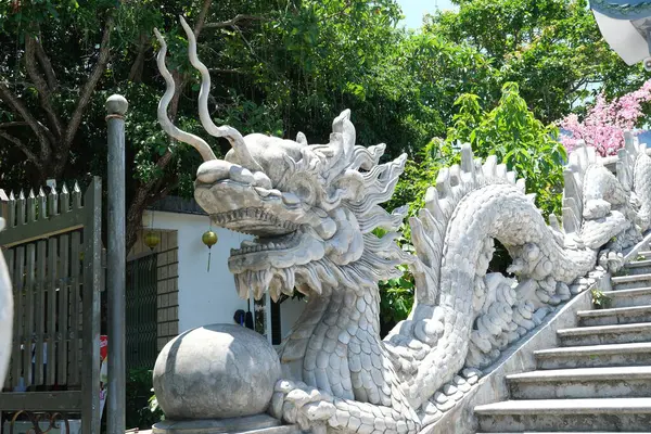 Danang Vilayeti, Vietnam için Guan Yin heykelinin tapınağının bayan Buda Danang Detayları. Vietnam 'daki Danang şehrindeki Linh Ung Pagoda' da Buda Heykeli. Yüksek kalite