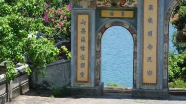 Danang Vilayeti, Vietnam için Guan Yin heykelinin tapınağının bayan Buda Danang Detayları. Vietnam 'daki Danang şehrindeki Linh Ung Pagoda' da Buda Heykeli. Yüksek kalite