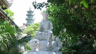 Danang Vilayeti, Vietnam için Guan Yin heykelinin tapınağının bayan Buda Danang Detayları. Vietnam 'daki Danang şehrindeki Linh Ung Pagoda' da Buda Heykeli. Yüksek kalite
