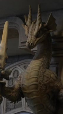 Teleferiği çekiyor. Füniküler çekimler mimari kaleler sanat sarayları sanat dağları yükseklik turizm mekanları güzel manzaralar harika ünlü yerler. Ba Na Hills Da Nang Vietnam 05.21.2025