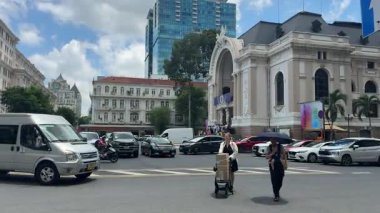 Saigon Opera binasının kesiştiği sokak Vietnam Ho Chi Minh 05.30. 2025