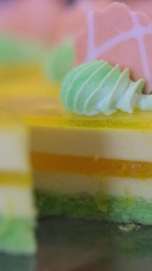 Bir tabak renkli Endonezya pastası. Yüksek kalite 4k görüntü