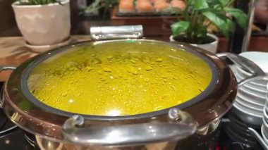 Büfede kabak çorbası. Kremalı ve organik kabak tohumlu sağlıklı balkabağı çorbası. Yüksek kalite 4k görüntü