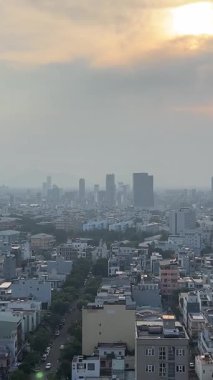  Da Nang plajı, Vietnam, günbatımında gökyüzü dünyanın en güzel plajlarından biridir. Yüksek kalite 4k görüntü
