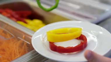 Kırmızı, Sarı ve Yeşil Biber. Yakınlaştır. Yüksek kalite 4k görüntü