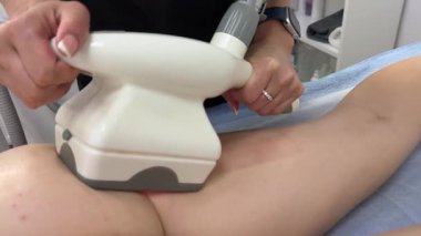 Donanım şekil düzeltme. Makine kozmetik. Kadın vakum-silindir masaj yordam. Anti-Selülit programı Sağlık ve zayıflama için. Yakın çekim cihazları sorun alanı masajlar.