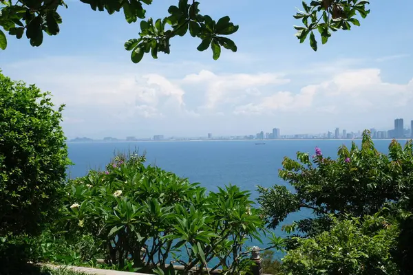 Danang Da Nang Vietnam 'daki Linh Ung Pagoda' da Buda Heykeli Merhamet Heykeli. Yüksek kalite fotoğraf