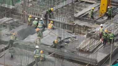 Da Nang, Vietnam Altın Köprüsü Elle Köprü ve DaNang Vietnam 'daki Ba Na Hills Güneş Dünyası' ndaki dağ manzaralı gözlemevi. Yüksek kalite fotoğraf