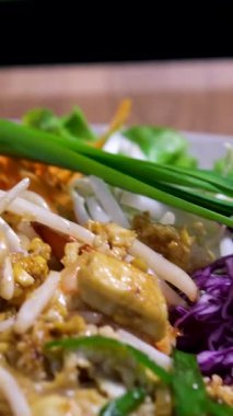 Karidesli sade erişte salatası. Yüksek kalite 4k görüntü