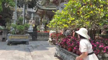 Vietnam Danang Mermer Dağları Mermer Dağlar 'daki Am Phu Mağarası' ndaki kutsal tapınağın içi. Vietnam Danang 08.09.2025