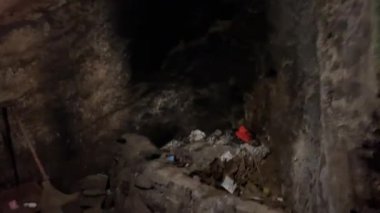 Vietnam Danang Mermer Dağları Mermer Dağlar 'daki Am Phu Mağarası' ndaki kutsal tapınağın içi. Vietnam Danang 08.09.2025