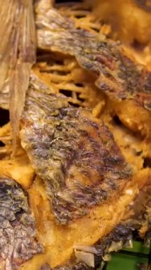 Balık pazarı egzotik gökkuşağı ıstakoz deniz ürünleri ızgara Kedonganan Bali Endonezya. Yüksek kalite 4k görüntü