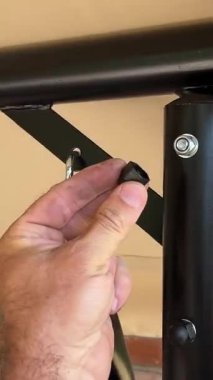 Salıncak oluşturma talimatı. Bahçede dinlenmek için bir yer. Yetenekli işçiler geniş bir arka bahçe oluşturmaya odaklanmış durumda. Yapı salıncakları içerir. Bahçe salıncağı Adım adım.